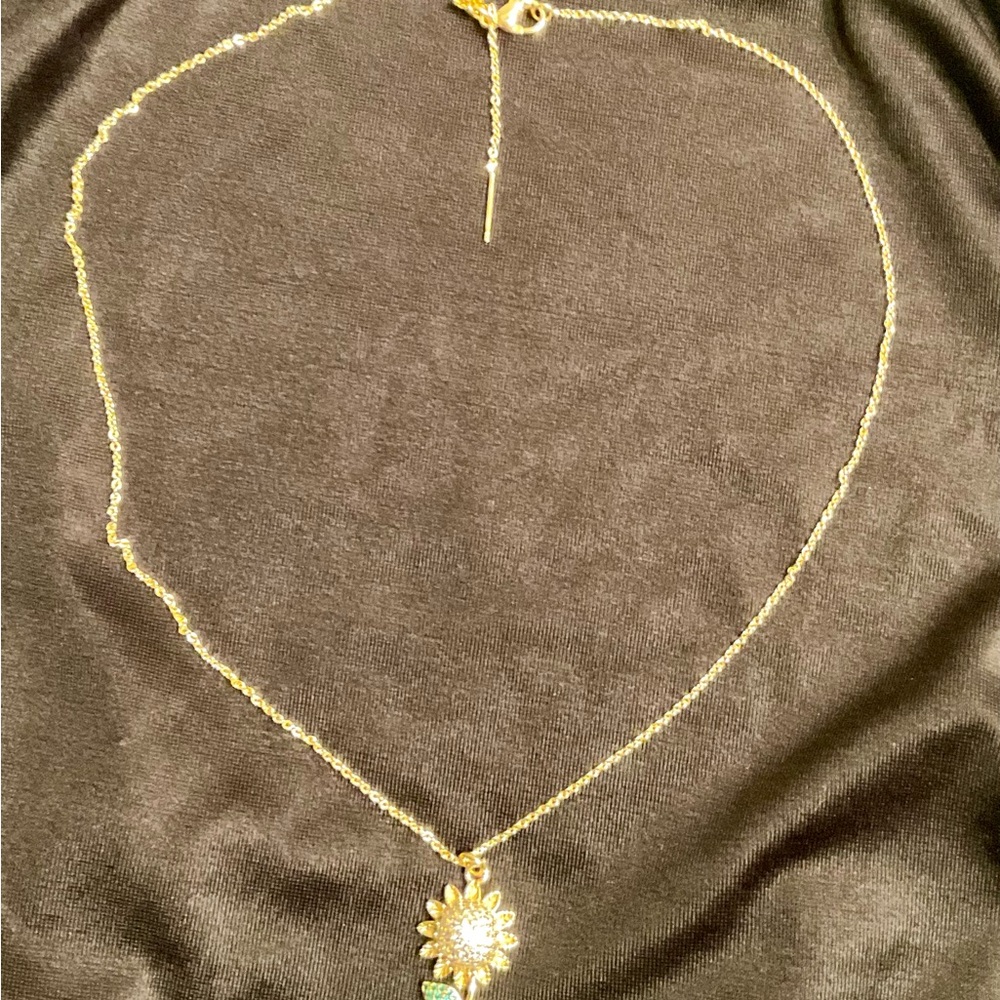 Radiant Gold Floral Pendant Necklace